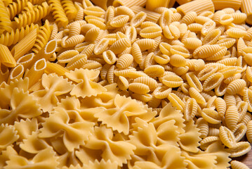 Assortimento di pasta italiana cruda, dieta mediterranea 