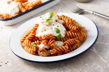Pasta with tomato sauce and fresh cheese