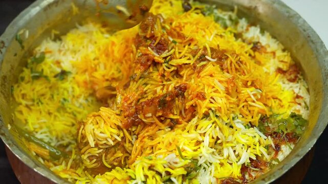 Chicken Dum Biryani &ndash; Hyderabadi Biryani &ndash; Spiced Layered Rice &ndash; A fragrant and flavorful Indian dish made with marinated chicken, aromatic basmati rice, and rich spices, slow-cooked to perfection.