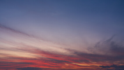 Obraz premium Majestic sunrise sky background with gentle colorful clouds