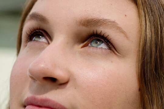 woman looking up, eye close up
