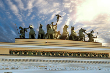 Obraz premium Sculptural group named Chariot of Fame lit by sunlight on the roof of the Headquarters in Saint-Petersburg, Russia
