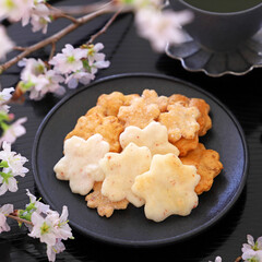 さくらの形のおせんべい　おかき　さくらの花