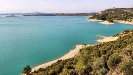Obraz premium Seyhan Dam Lake, located north of Adana city, offers a relaxing weekend trip with its unique turquoise appearance