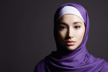 Naklejka premium beautiful islamic young woman with Make-up. beauty girl in hijab