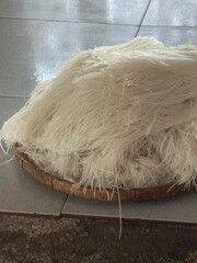 Herstellung von Reisnudeln