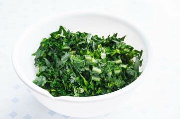 ボウルに入った刻み春菊