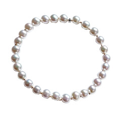 Obraz premium pearl necklace isolated on white