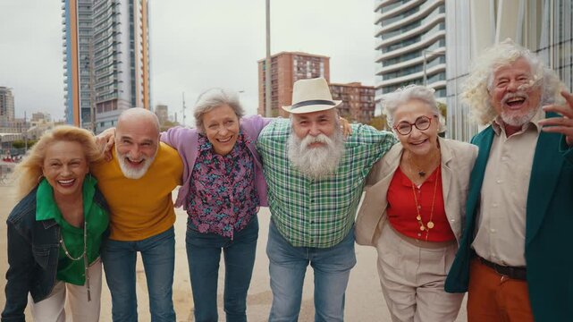 Group of happy elderly people bonding outdoors  - Old people in the age of 60, 70, 80 having fun and spending time together, concepts about elderly, seniority and wellness aging