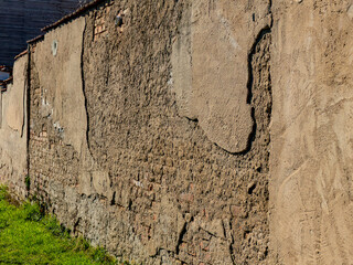 Schäden an der Hauswand