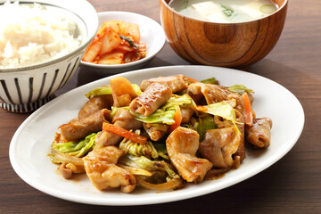 食卓のホルモン炒め定食