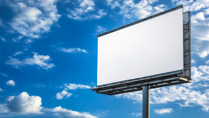 Obraz premium 3D illustration of blank white billboard against blue sky. 