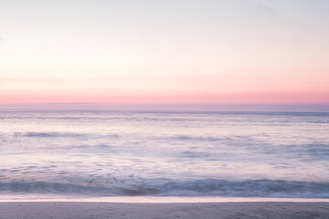 Tranquil Ocean Sunrise Photos – Serene Seascapes, Golden Hour Waves & Peaceful Coastal Horizons	