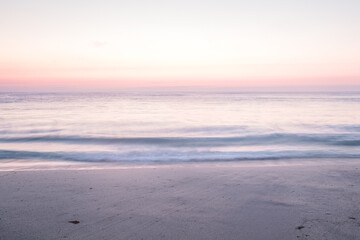 Tranquil Ocean Sunrise Photos – Serene Seascapes, Golden Hour Waves & Peaceful Coastal Horizons	