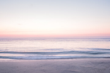 Tranquil Ocean Sunrise Photos – Serene Seascapes, Golden Hour Waves & Peaceful Coastal Horizons	