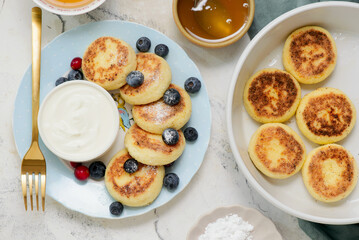 Cheese pancakes with yogurt and berries..style hugge