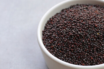 Raw organic brown mustards seeds