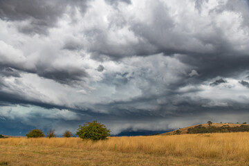 Obraz premium Wild storm approaching over the rural countryside