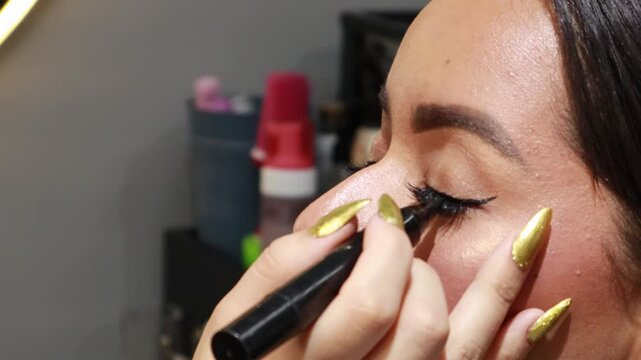 Video of a professional makeup artist