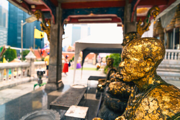 Obraz premium Golden statue in Hualamphong Temple in Bangkok in Thailand