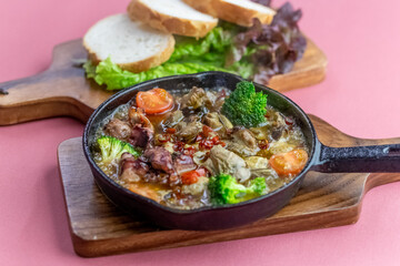 魚介（カキ・サザエ・タコ）のアヒージョ