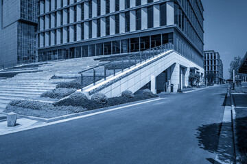 Obraz premium Modern Architectural Landscape with Steps and Clean Lines