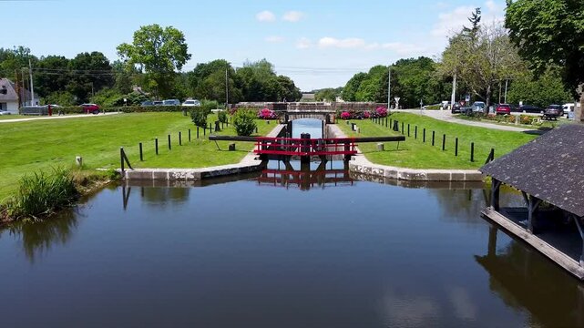 Vue a&eacute;rienne des Onze &eacute;cluses, canal d'Ille et Rance en Bretagne