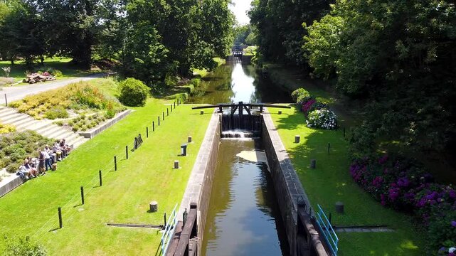 Vue a&eacute;rienne des Onze &eacute;cluses, canal d'Ille et Rance en Bretagne