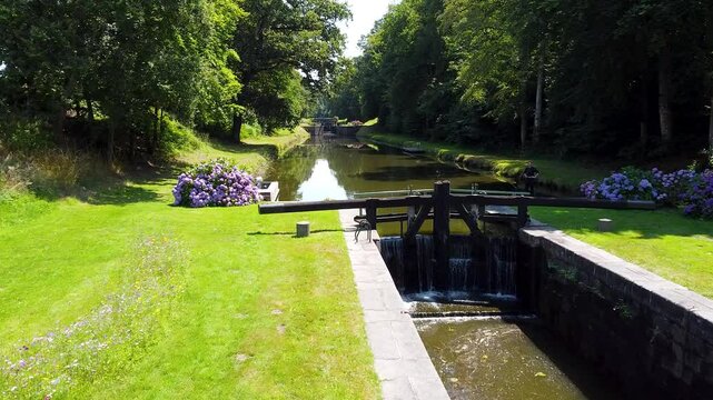 Vue a&eacute;rienne des Onze &eacute;cluses, canal d'Ille et Rance en Bretagne