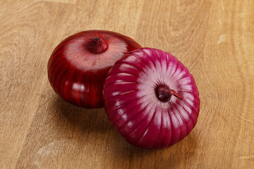 Purple raw onion for cooking