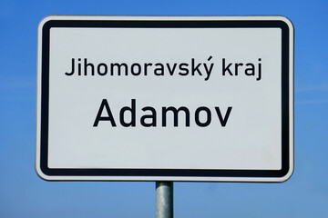Obraz premium Ortsschild Jihomoravský kraj Adamov