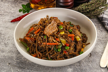 Soba with shredded pork and vegetables