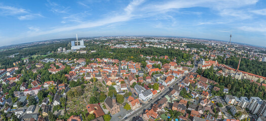 Obraz premium Ausblick auf die Stadt Stein in der Metropolregion Nürnberg im Spätsommer