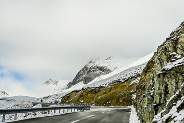 Albula, Albulapass, Passstrasse, Bergstrasse, Albulapass, Passhöhe, Park Ela, Bergün, Wanderweg, Graubünden, Engadin, La Punt Chamues-ch, Alpen, Herbst, Wintereinbruch, Schneedecke, Schweiz