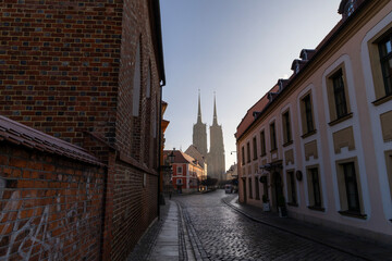 Obraz premium Wroclaw, Poland January 20, 2025. Streets of the old town of Wroclaw, Poland