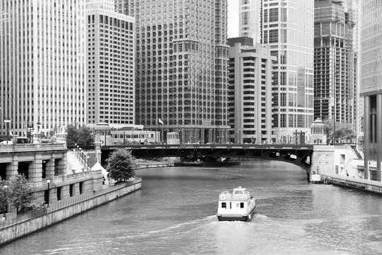 Fototapeta Chicago city view with Chicago River. Black and white vintage style photo.
