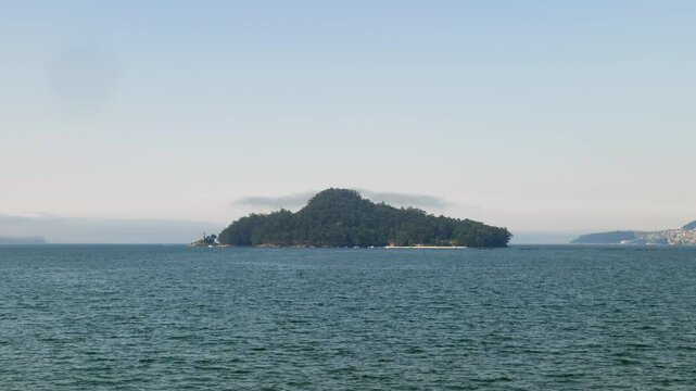 Video of the island of Tambo, in the R&iacute;a de Pontevedra, Spain