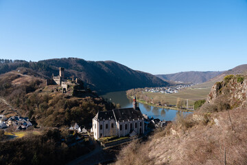 Beilstein an der Mosel mit Burg Metternich und Sankt Josef, März 2025