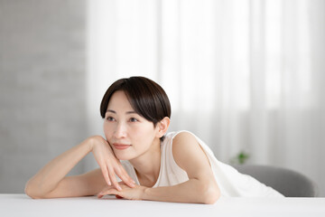 ミドル女性　ビューティー　スキンケア