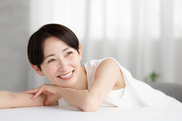 Fototapeta premium ミドル女性 ビューティー スキンケア