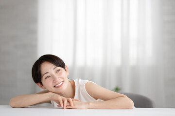 ミドル女性　ビューティー　スキンケア