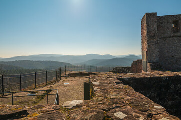 BURGRUINE LINDELBRUNN BEI VORDERWEIDENTHAL / Pfälzerwald 