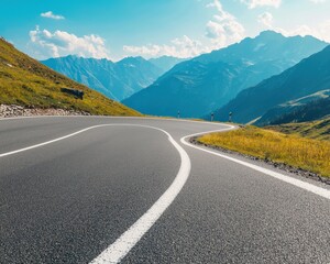 Naklejka premium A scenic view of a winding mountain road.