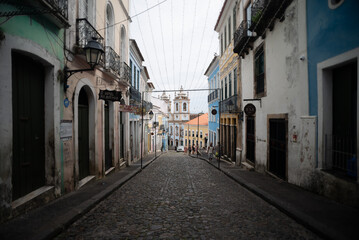 Fototapeta premium View of old houses and streets in Pelourinho, located in the historic center of the city of Salvador, Brazil.