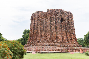 The Alai Minar is an unfinished one-story tower built during the Khalji dynasty to commemorate military victories.