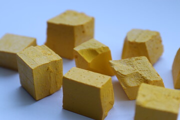 Paint for soy wax in the form of cubes, yellow 
paint