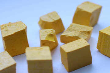 Paint for soy wax in the form of cubes, yellow 
paint