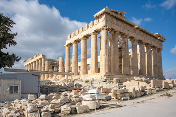 Obraz premium Architectural masterpiece, the Parthenon, a unique UNESCO world heritage archaeological site of Acropolis hill with beautiful scattered clouds and deep blue sky, Athens historic center, Attica, Greece