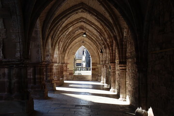 Obraz premium Cloître de l'abbaye Saint Colomban, ville de Luxeuil-Les-Bains, département de la Haute-Saône, France