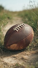 Ballon de rugby sur un chemin en terre